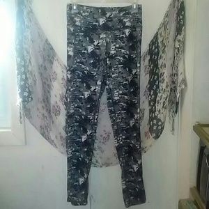 Stretchy Gray Camo leggings!